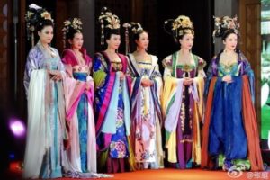 武則天 ドラマ の衣装のデザイナーは 日本で購入や通販入手についても 華劇回廊