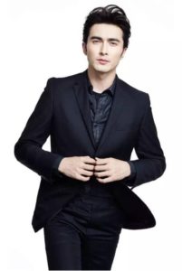 中国俳優ガオウェイグァンの写真集！